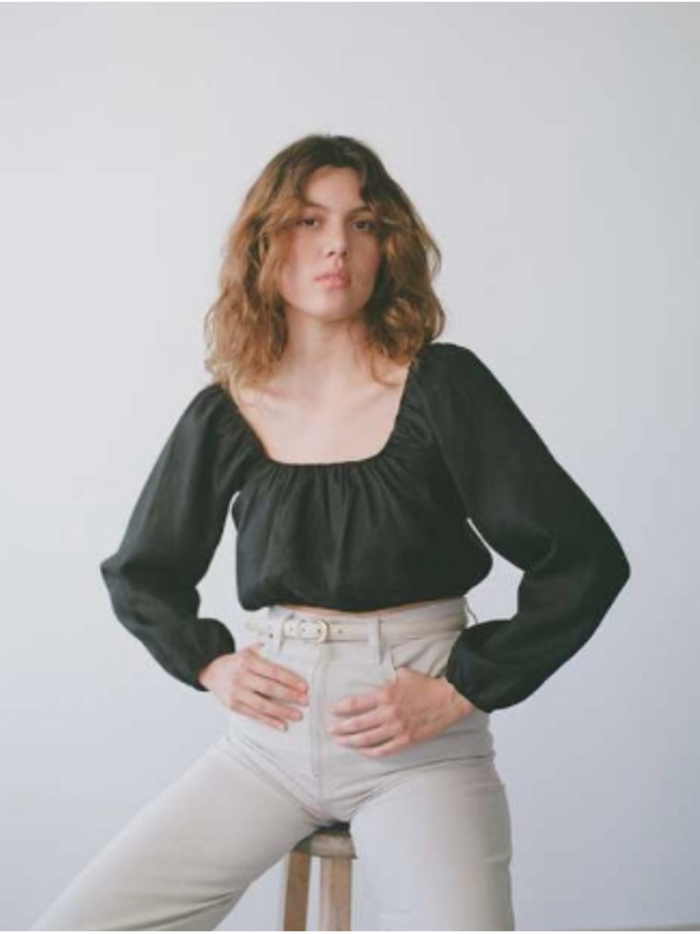OZMA Size S - Alma Linen Crop Top Black